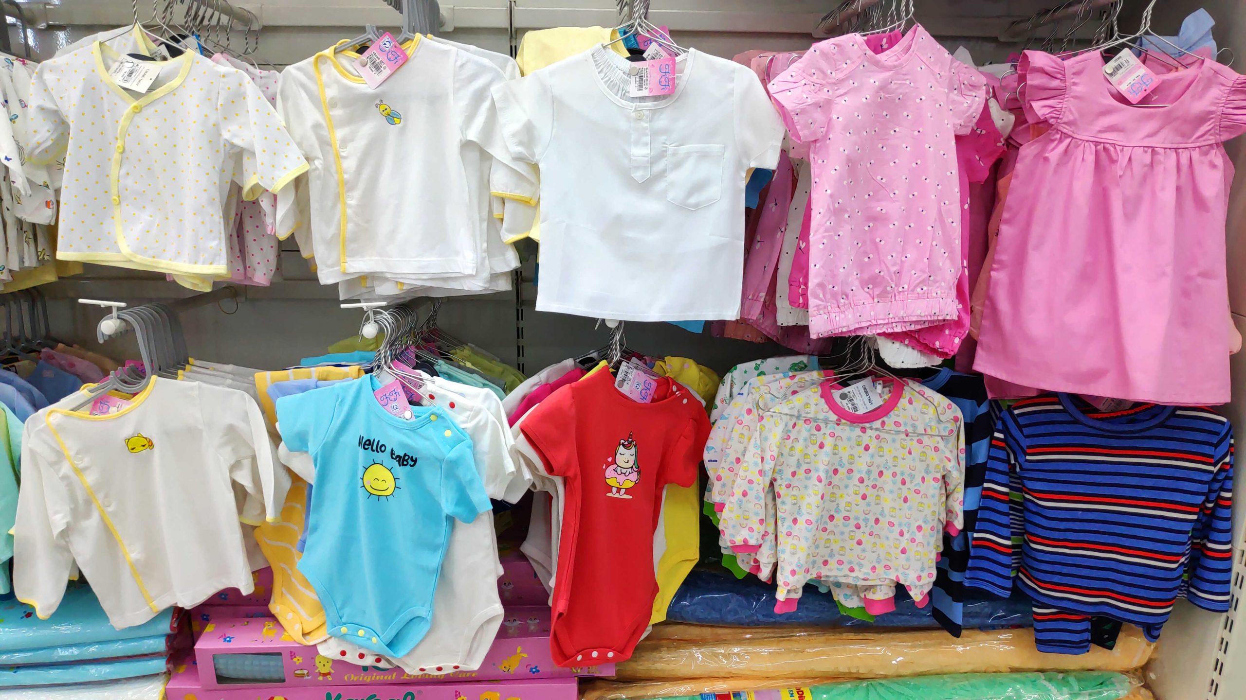 בחירת צבעים לבגדי תינוקות